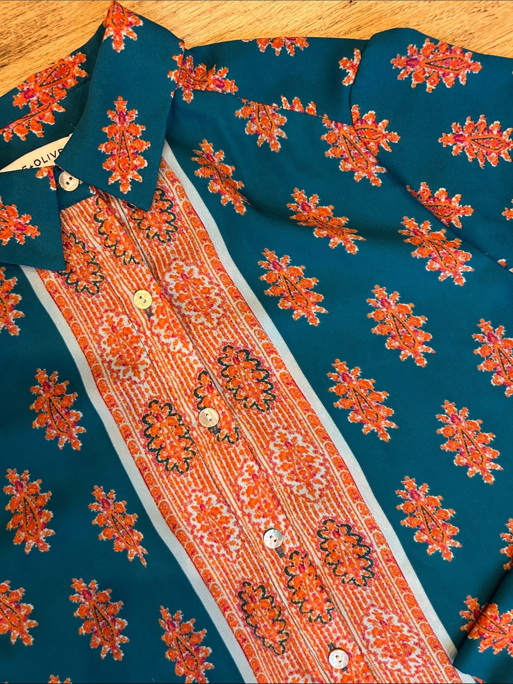 ๐ธ3 FOR $20๐ธ
Teal Floral Button-Up Shirt with Orange Print - Picture 5 of 9